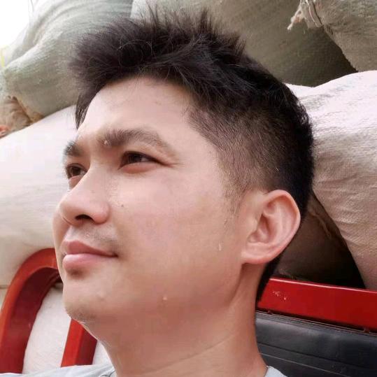 养殖刨花搬运工