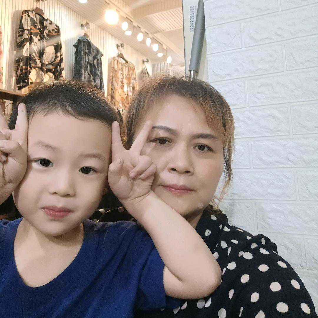 天高云淡(华隆11－12号门面)