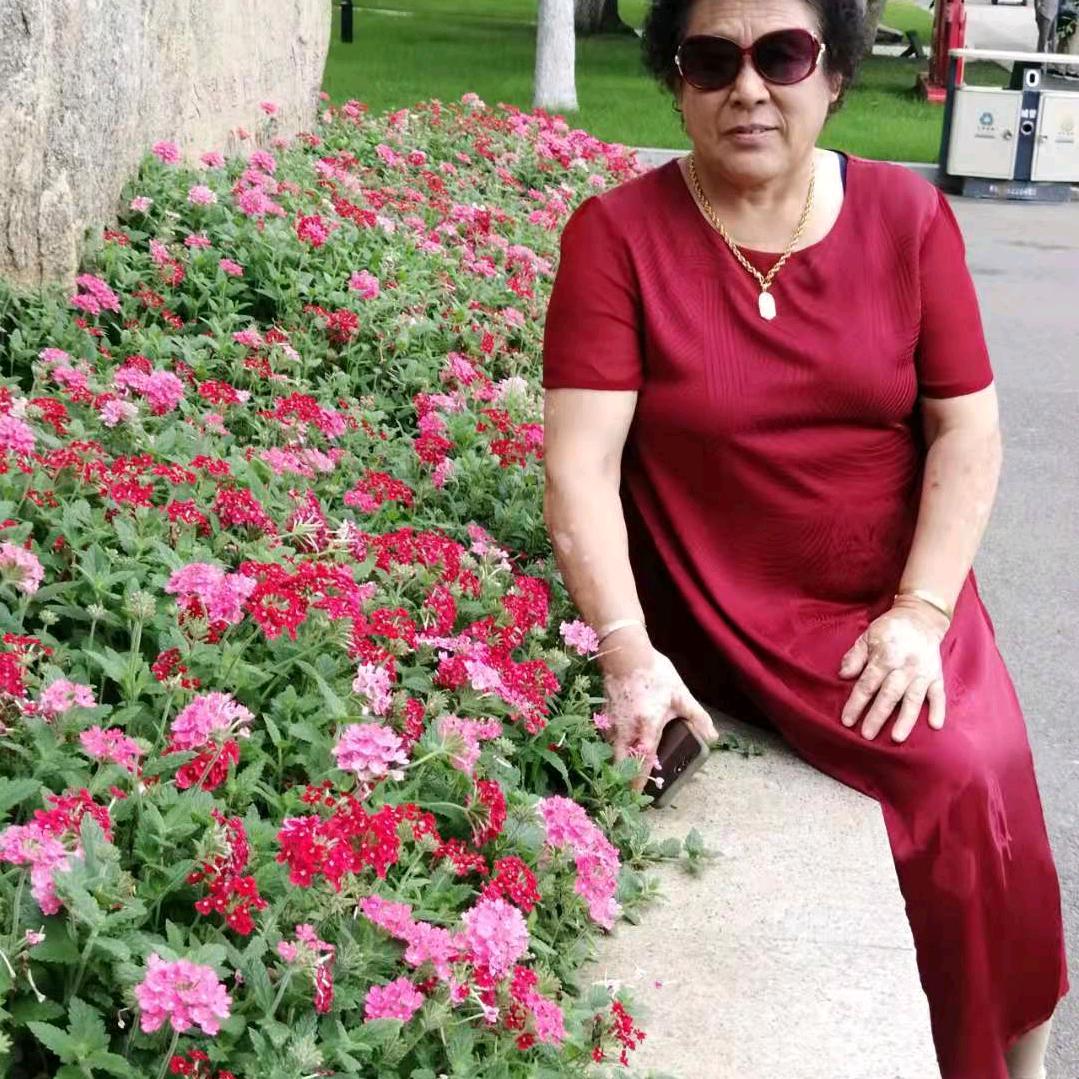 赶时髦的老太太