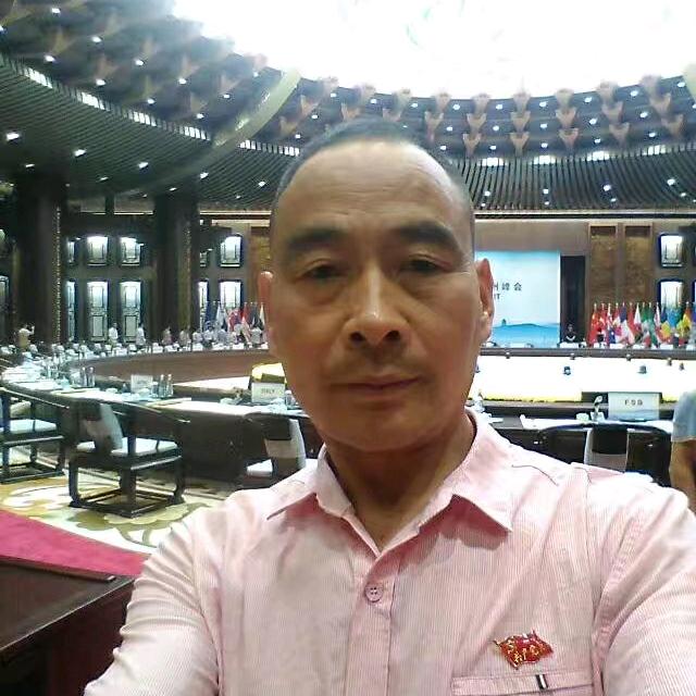 百丈岭下第一村狮溪村