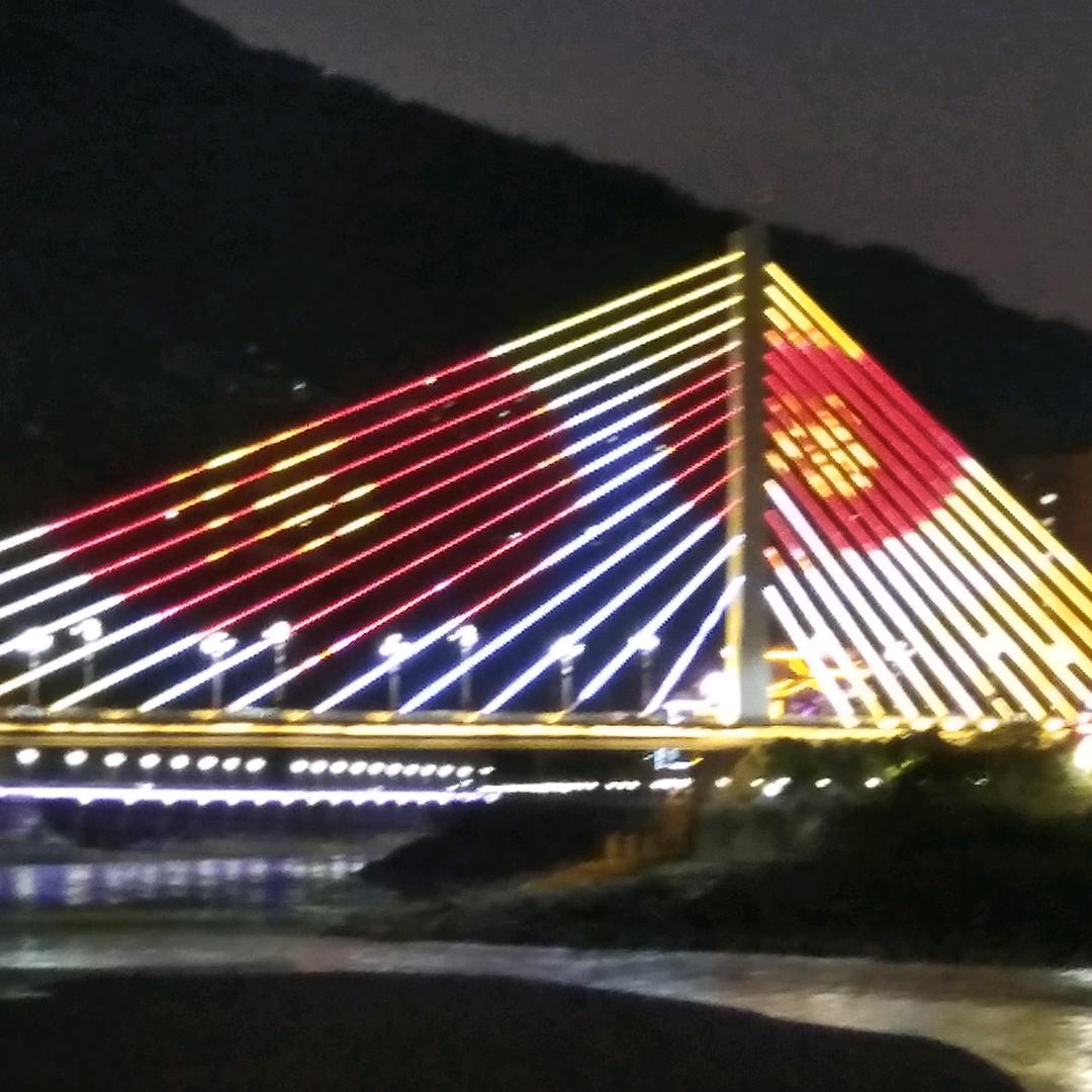 知足常乐，不攀高低，过好自己想过的日子。