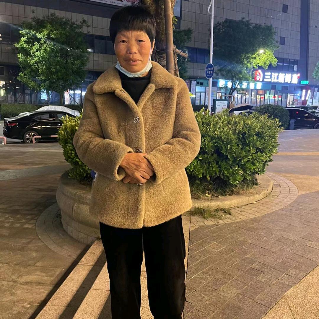 爱唱歌的60后阿姨