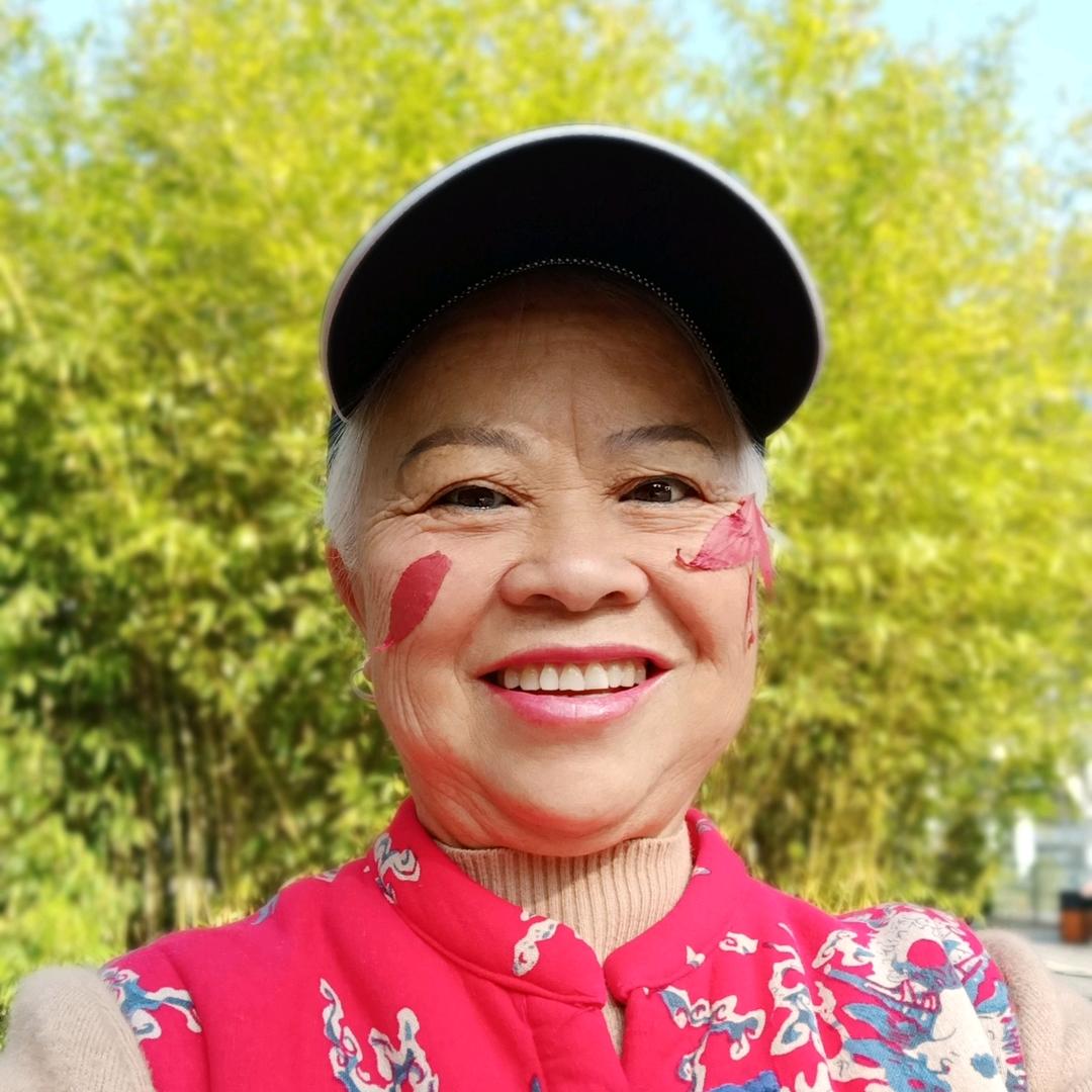 爱臭美的张婆婆(拒绝私聊)