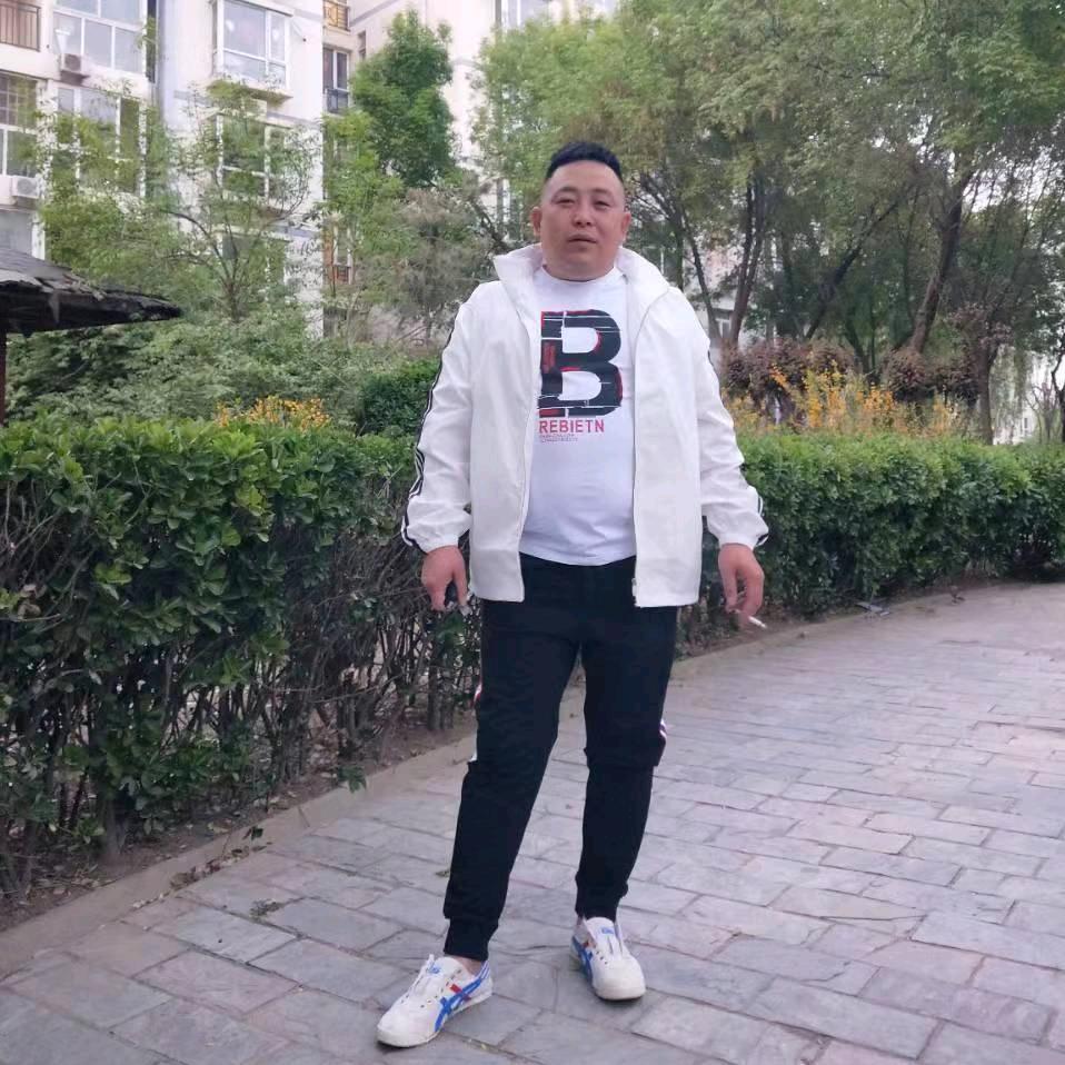 伟哥做二手黄牌货车的CEO