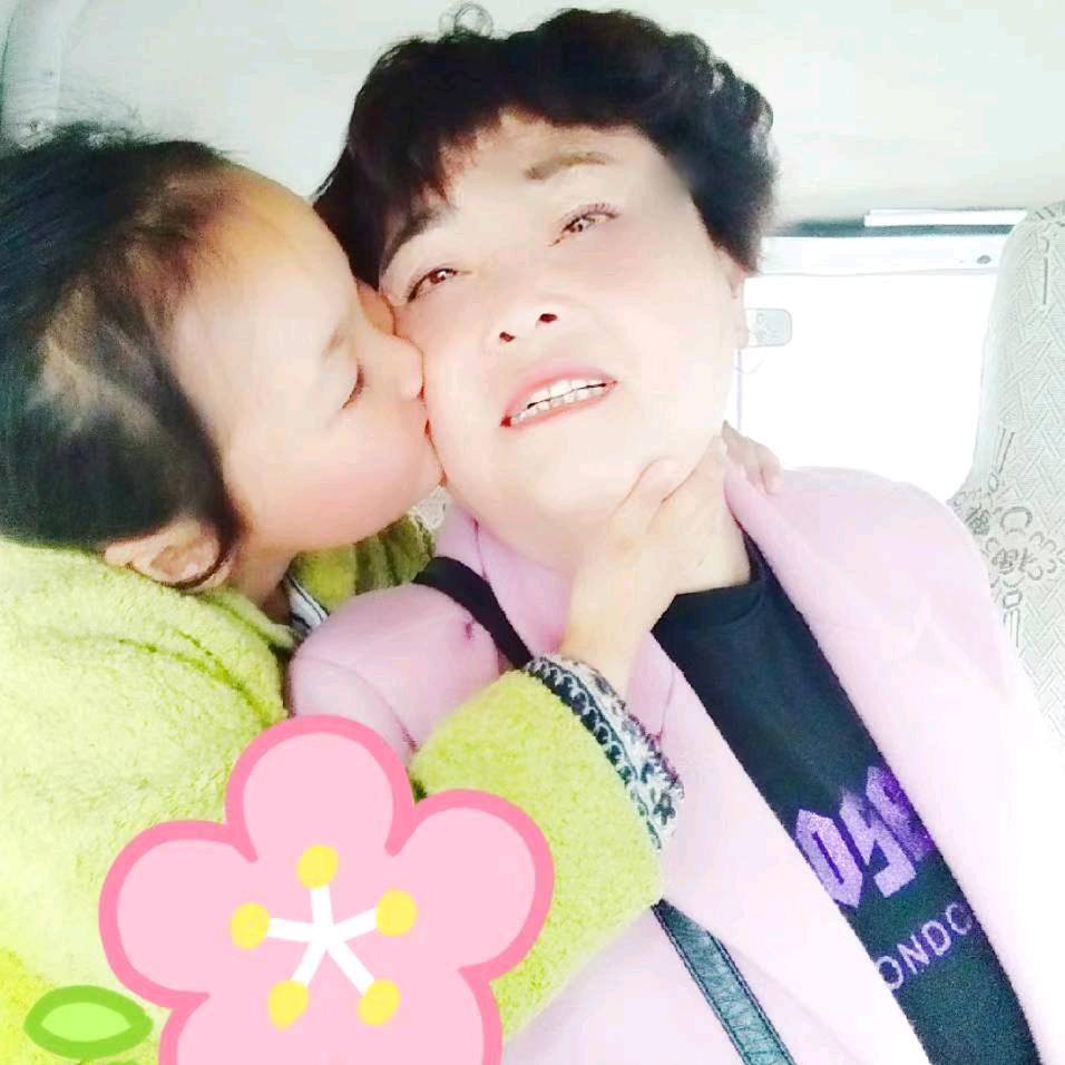 张子萱和张艺萱奶奶👸☺☺🌸🍥