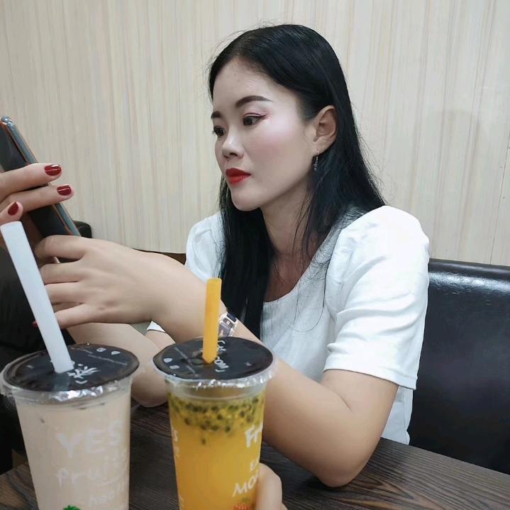 爱你的人。