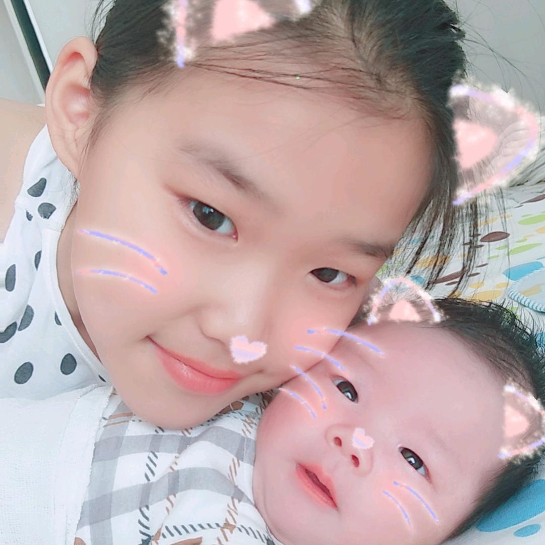 两个小孩👶👧