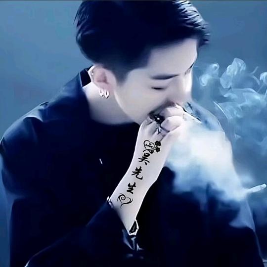 ℳ̶̶̶̶♡̶҉无名ℳ先生ᥫᩣ