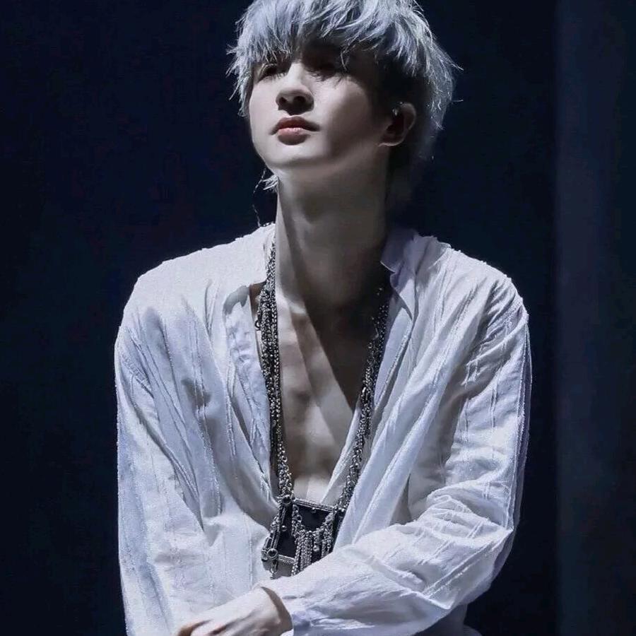 @.江上月