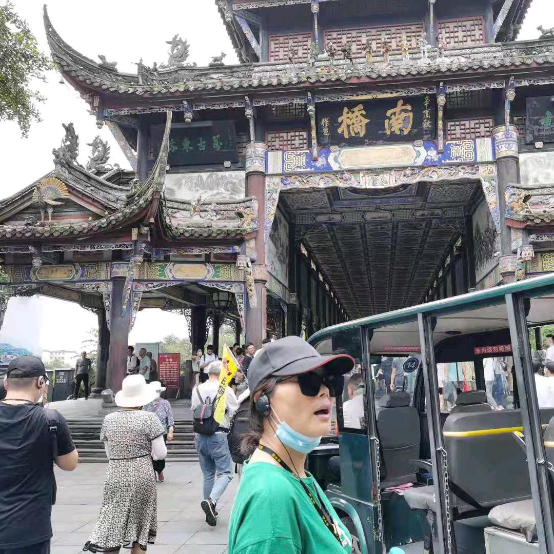 劳妮
