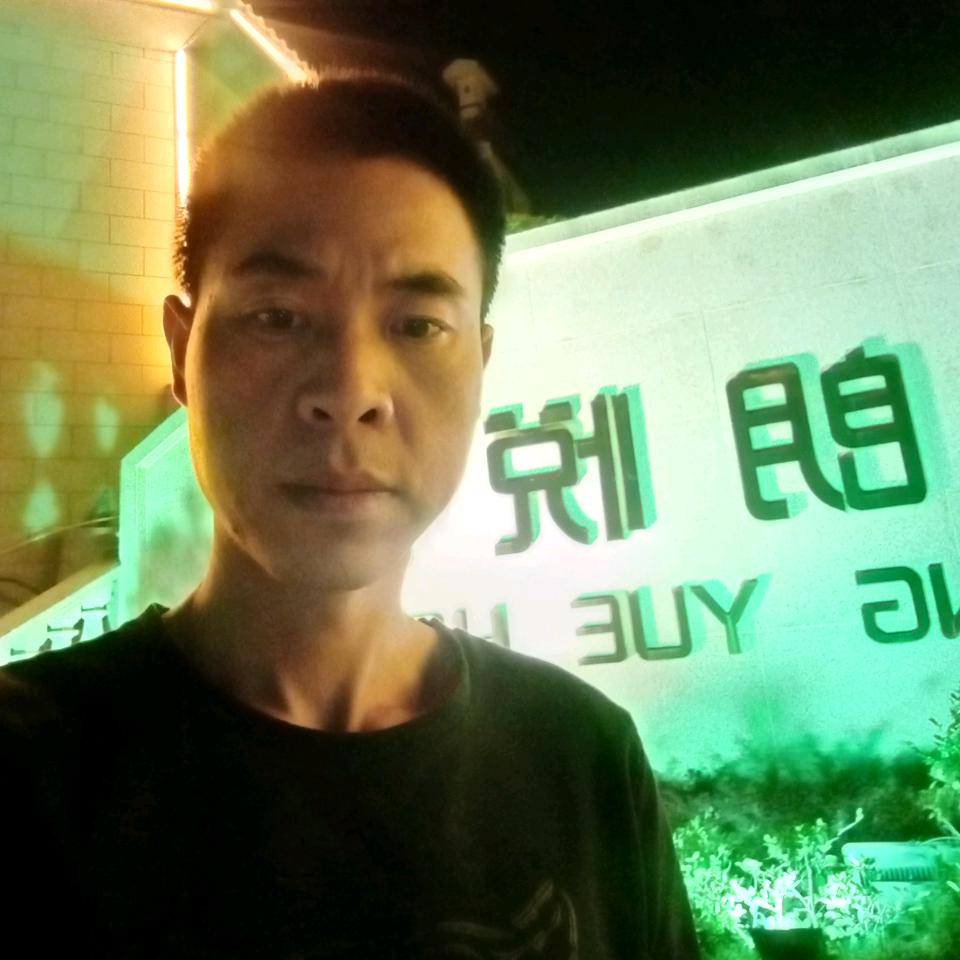 大伟与狼共舞