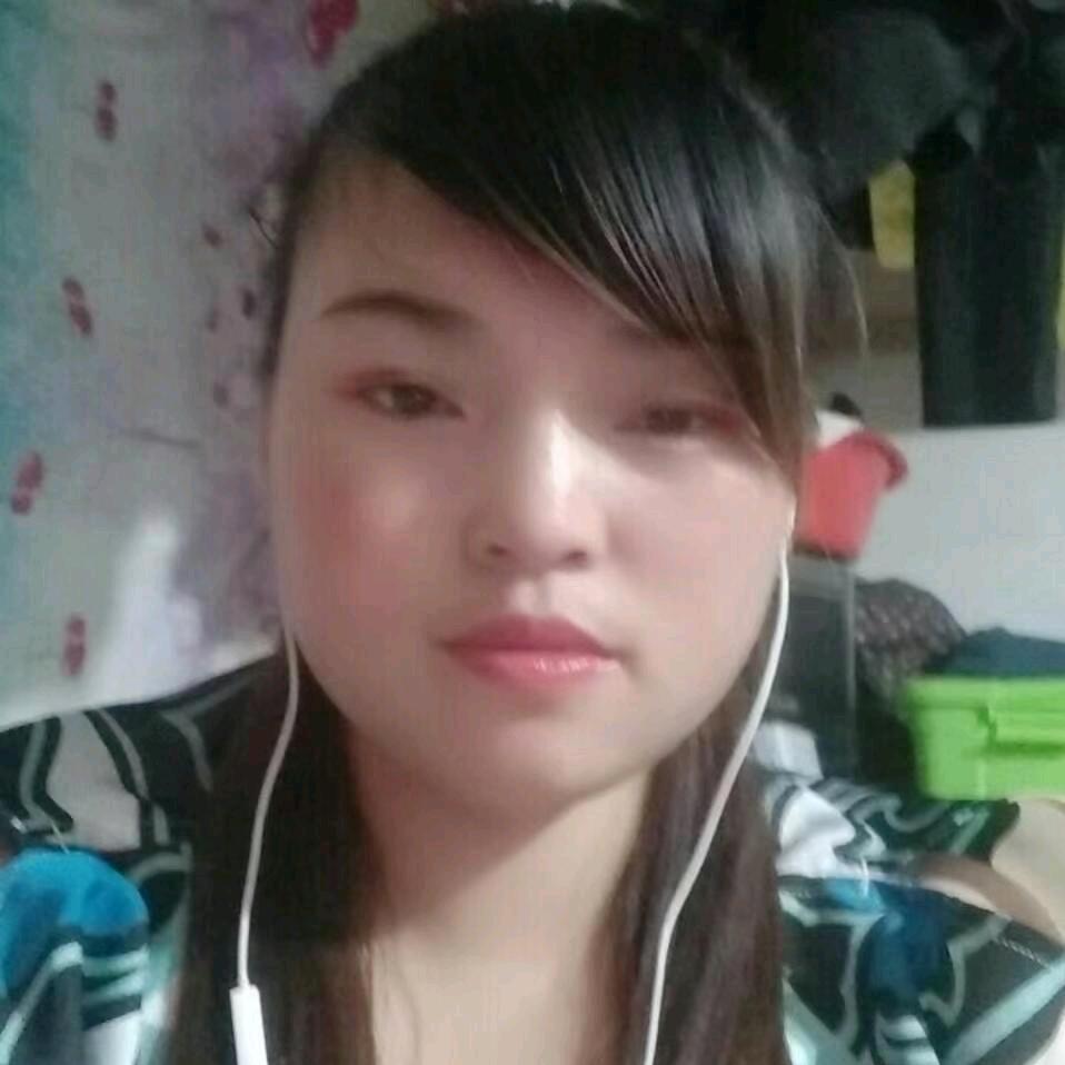 小春(单身宝妈)带着女儿种地