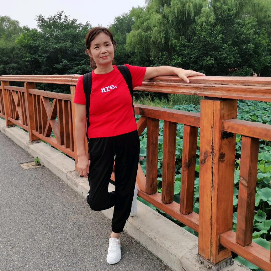 给自己一个微笑😊胡红英