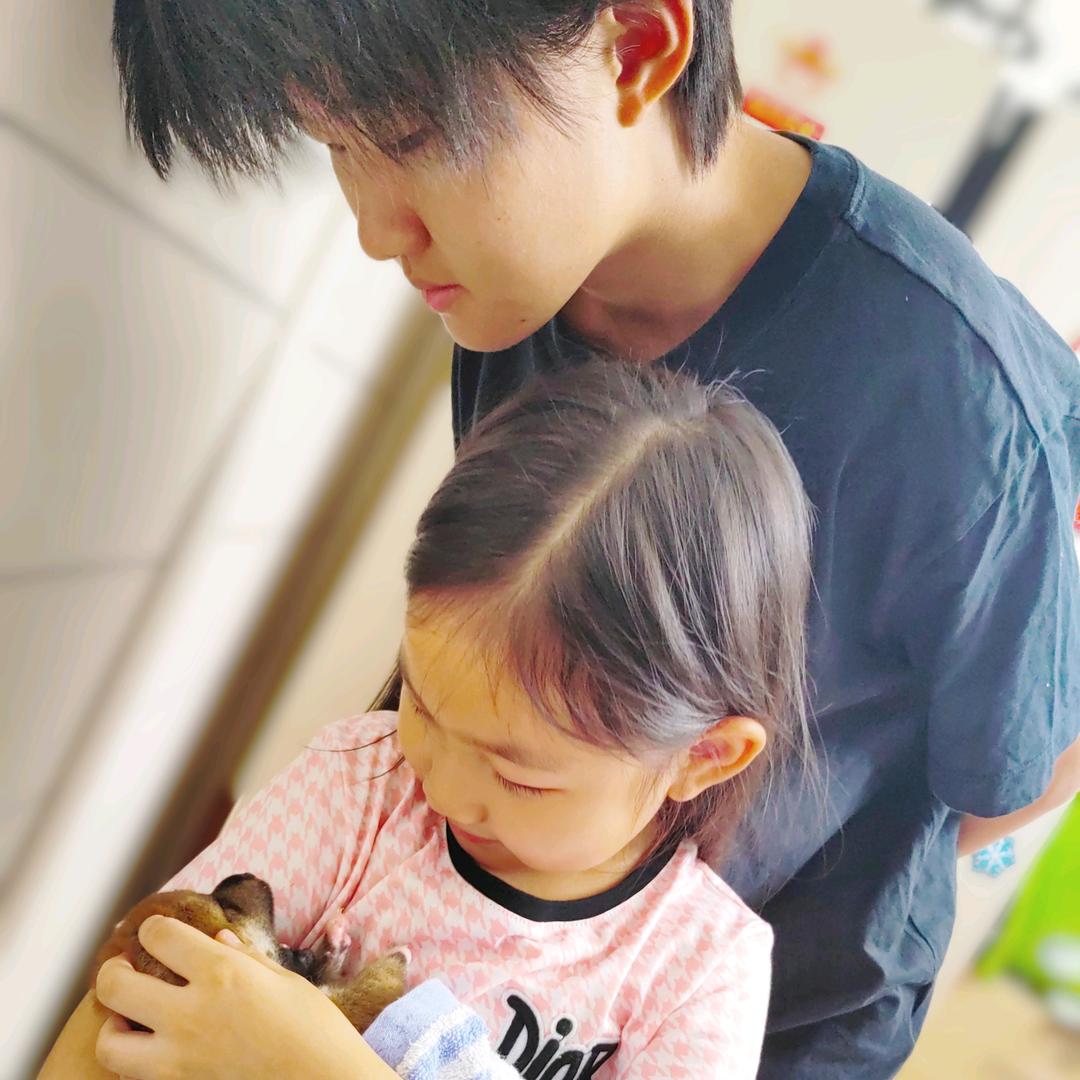 俩千金她娘