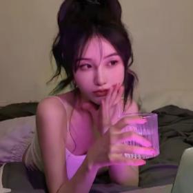 美女又ᵉᵐᵒ了.