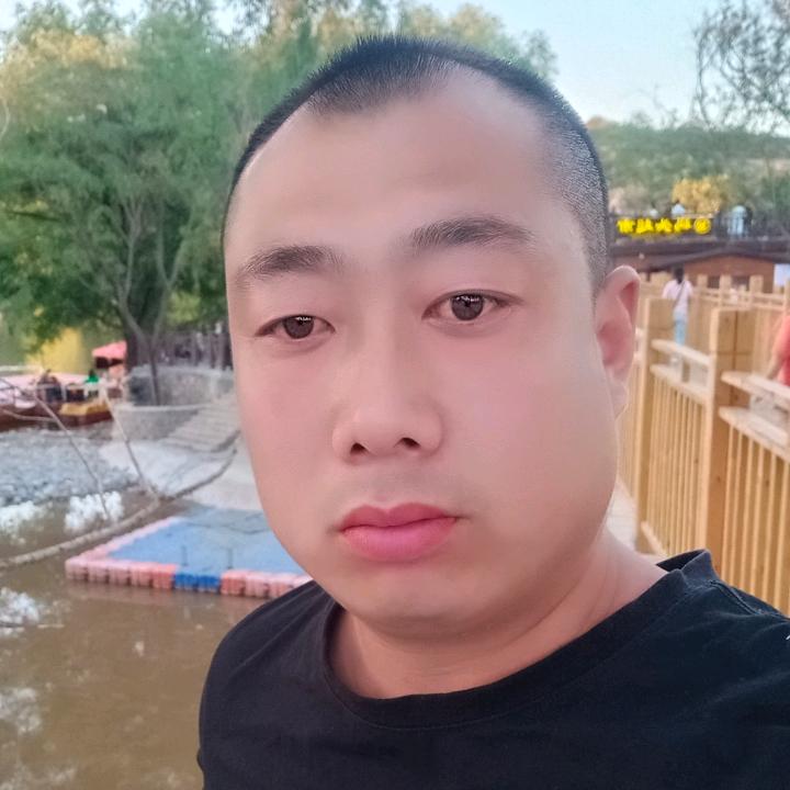 @亮