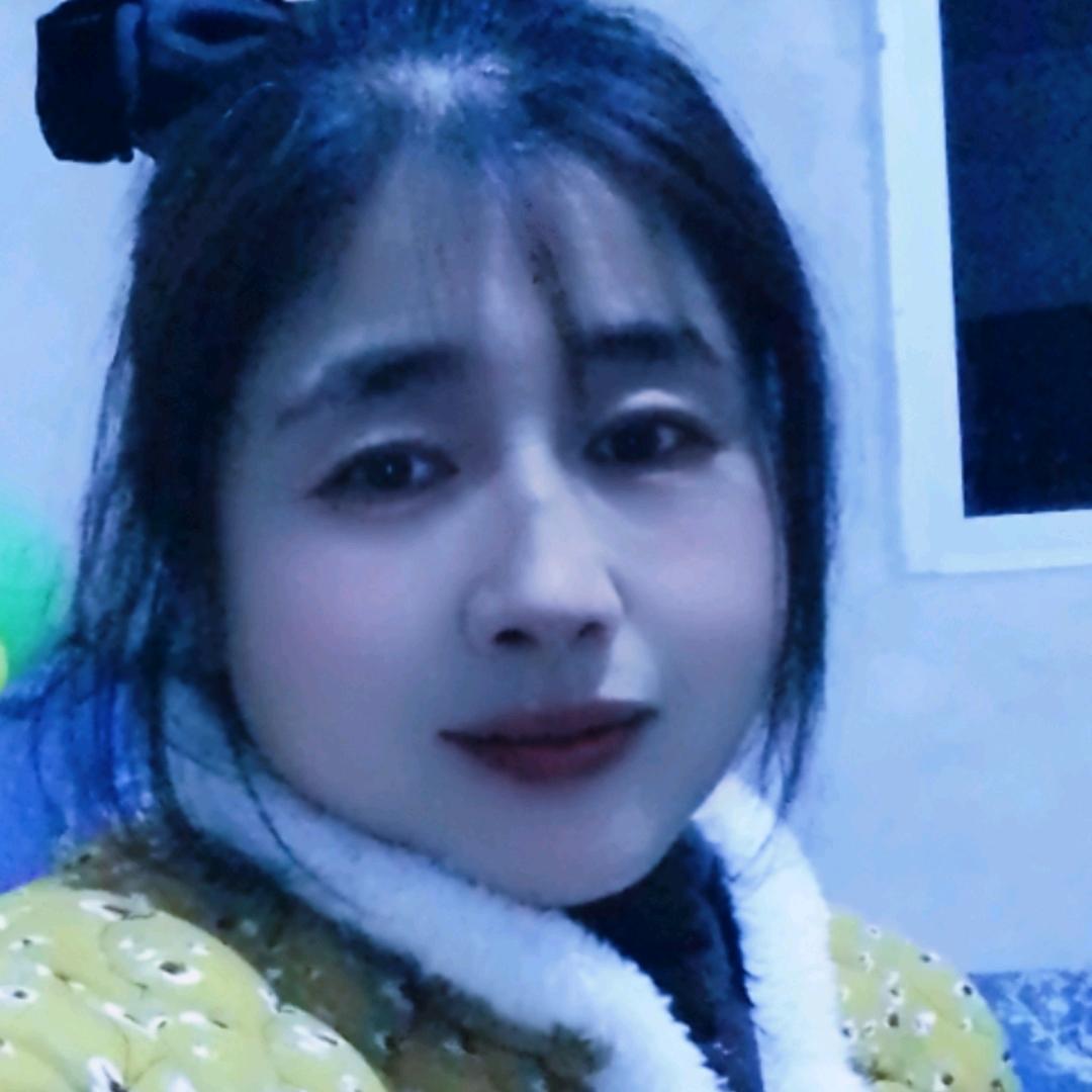秋天树叶黄。