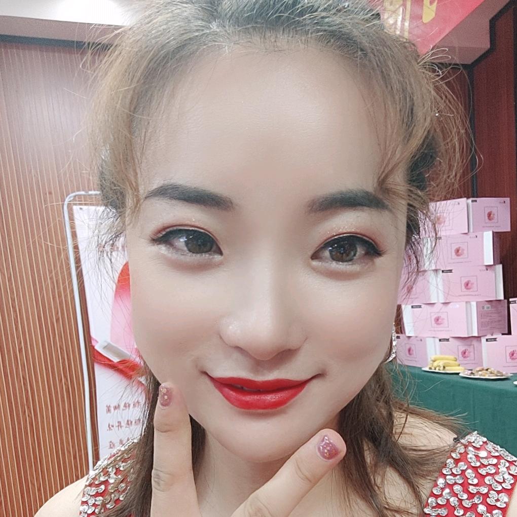 村里有个姑娘叫小芳