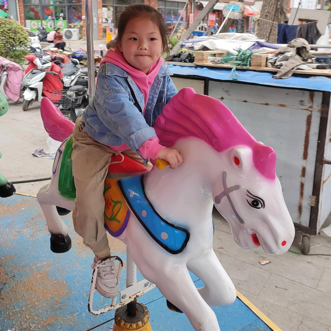 开心的小朋友叫开心