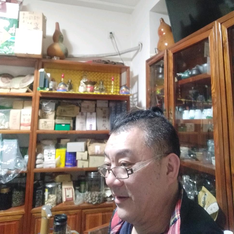 梳小辫的小老头