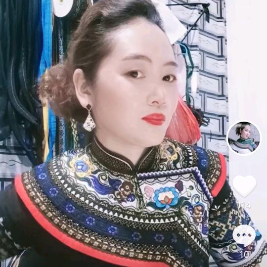 荟萍民族服装乐