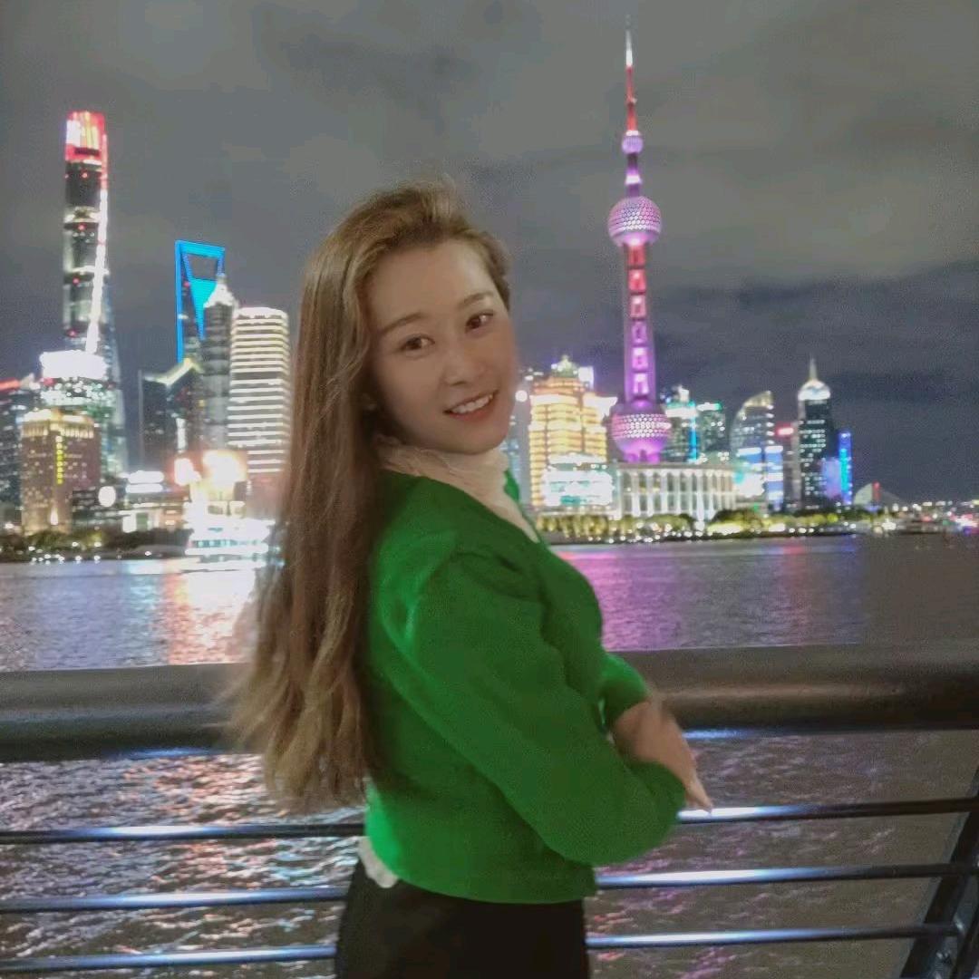 ✨小王爱乱扭👯欧耶💐