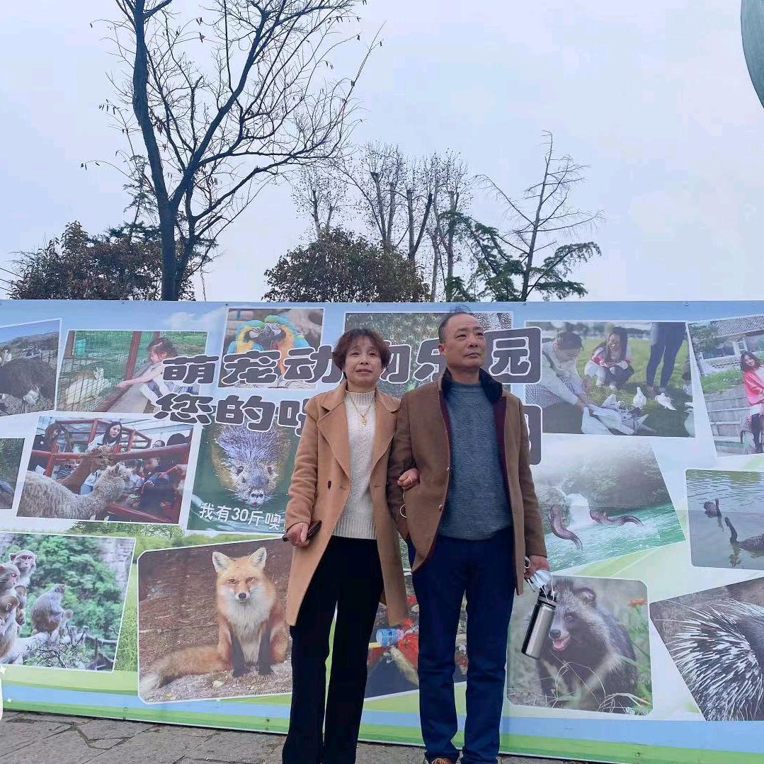 昆仑菜市场卖海鲜姐