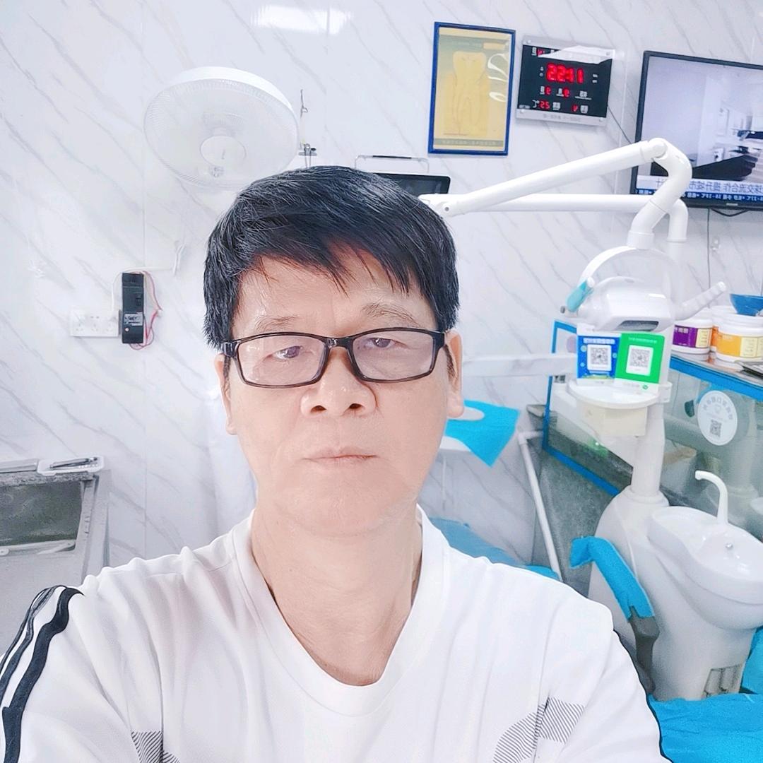东兴市邓培友