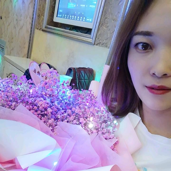 @小月亮🌙小四月😘