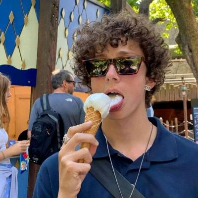 🌈小豪想踢球🌈