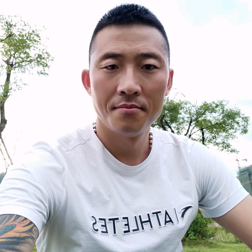 桂林六哥汽车租赁-旅游包车-婚庆用车服务