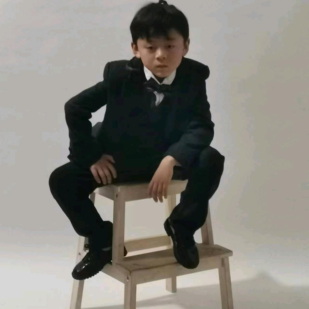 谢子默
