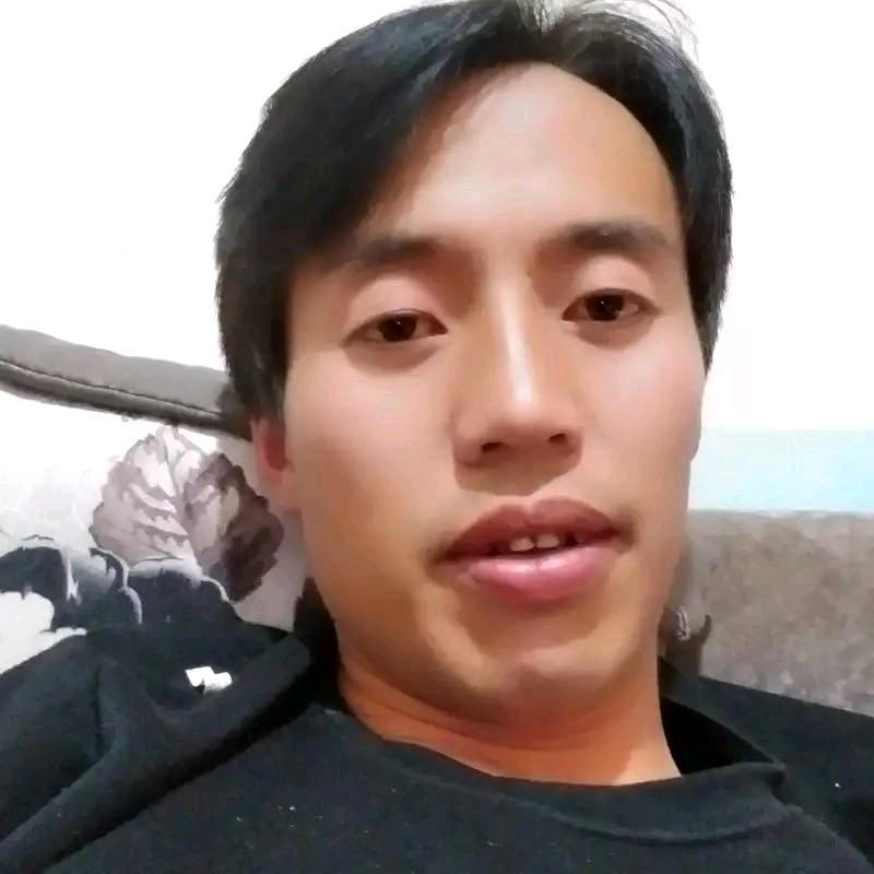 忘了曾经拥有，珍惜现在的她微笑未必是甜