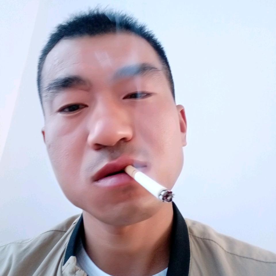 悬崖壁上一根草