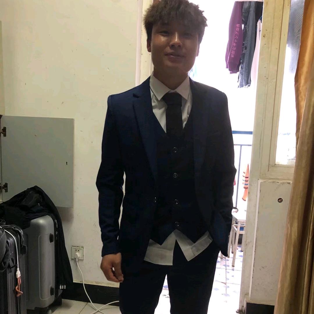 爱摸鱼的小杨