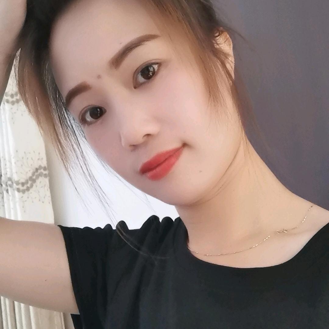 仰望天空的蓝