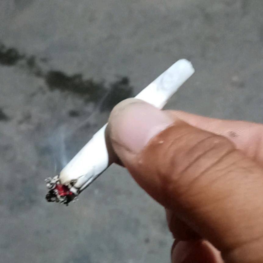 抽旱烟的光头