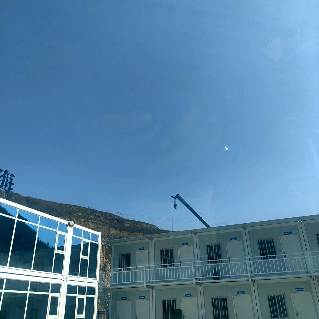 开着绿皮赛宝马