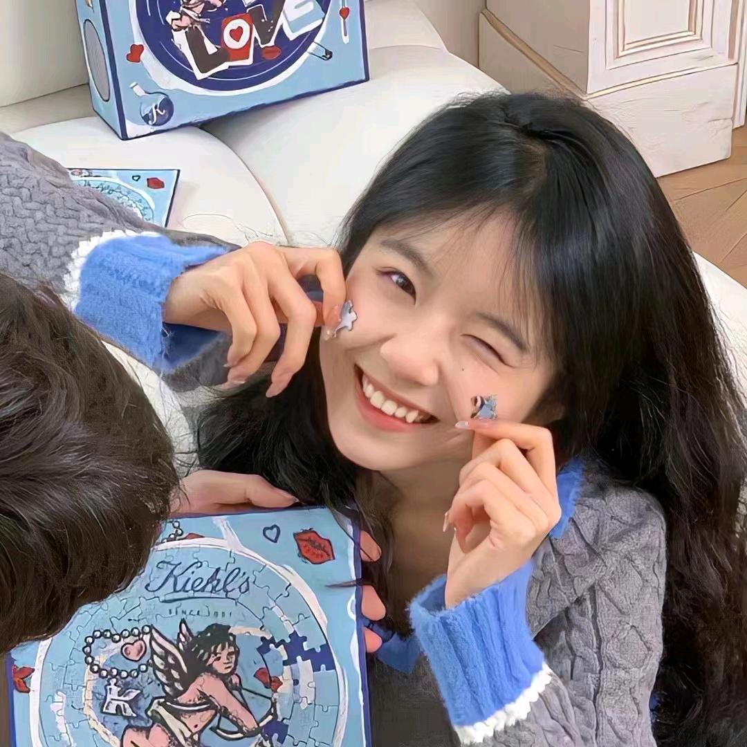 馋嘴小妞