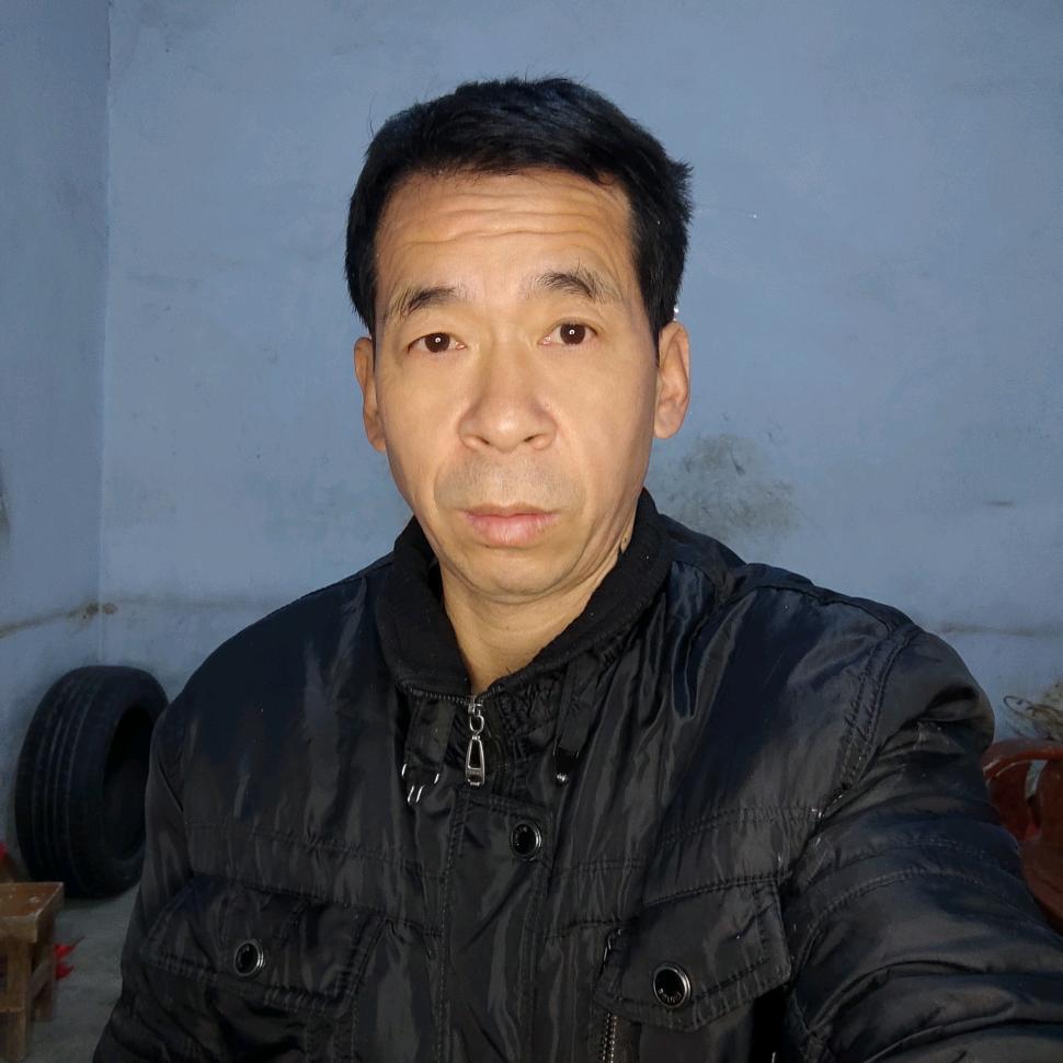 小强。