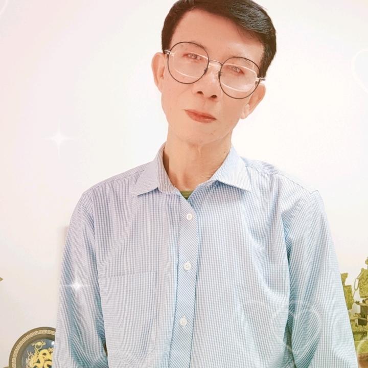 华