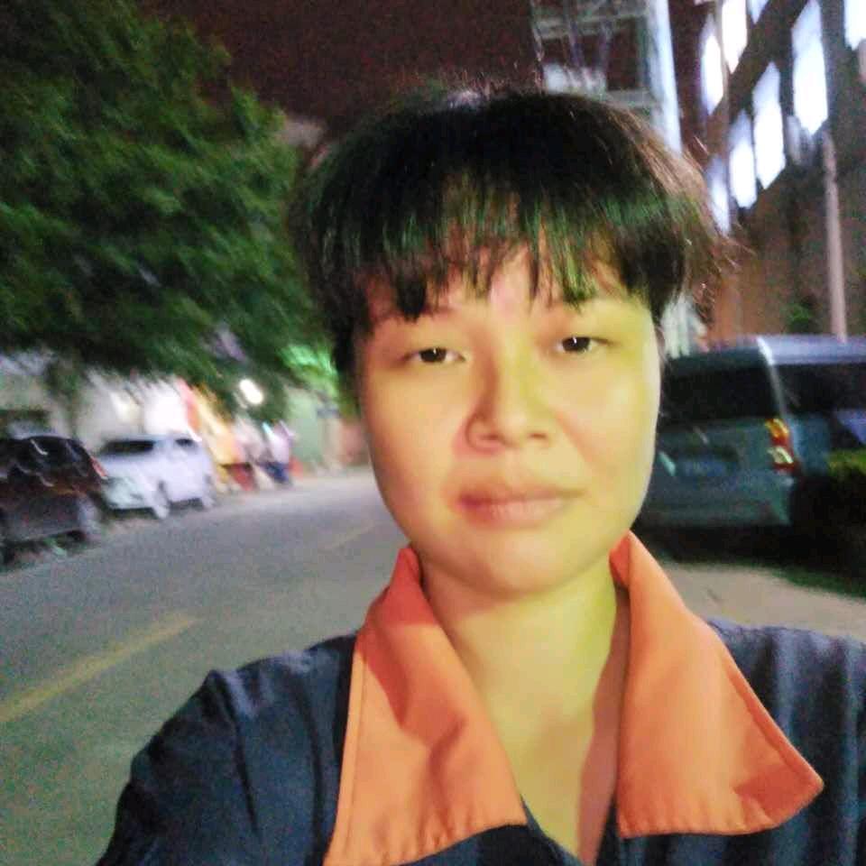 何小英
