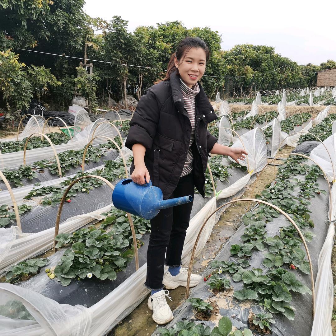 经常下地的小依