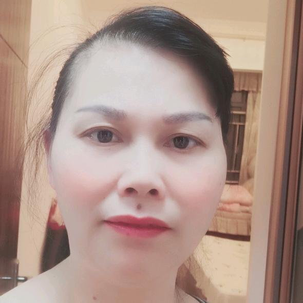 王姐在邵阳沃尔玛卖徐福记零食（橱窗有好礼