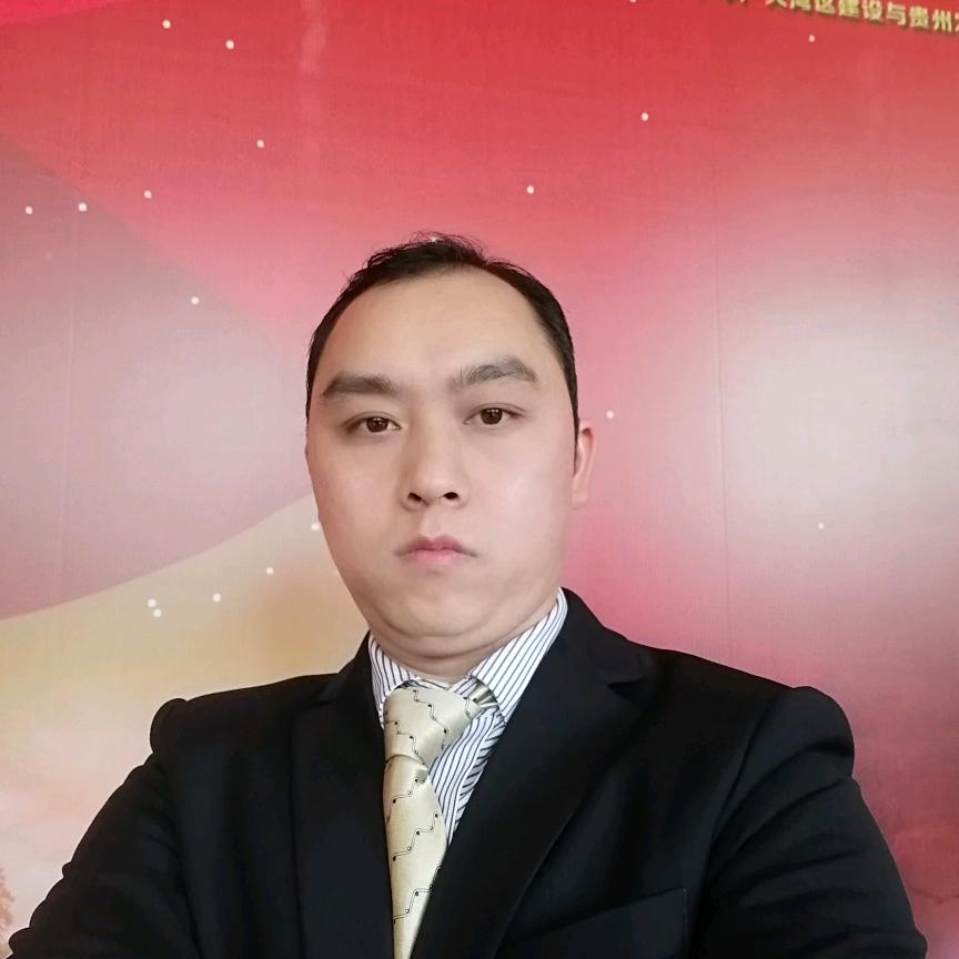 开着拖拉机迎接冬天的到来