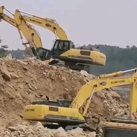 云挖在路上