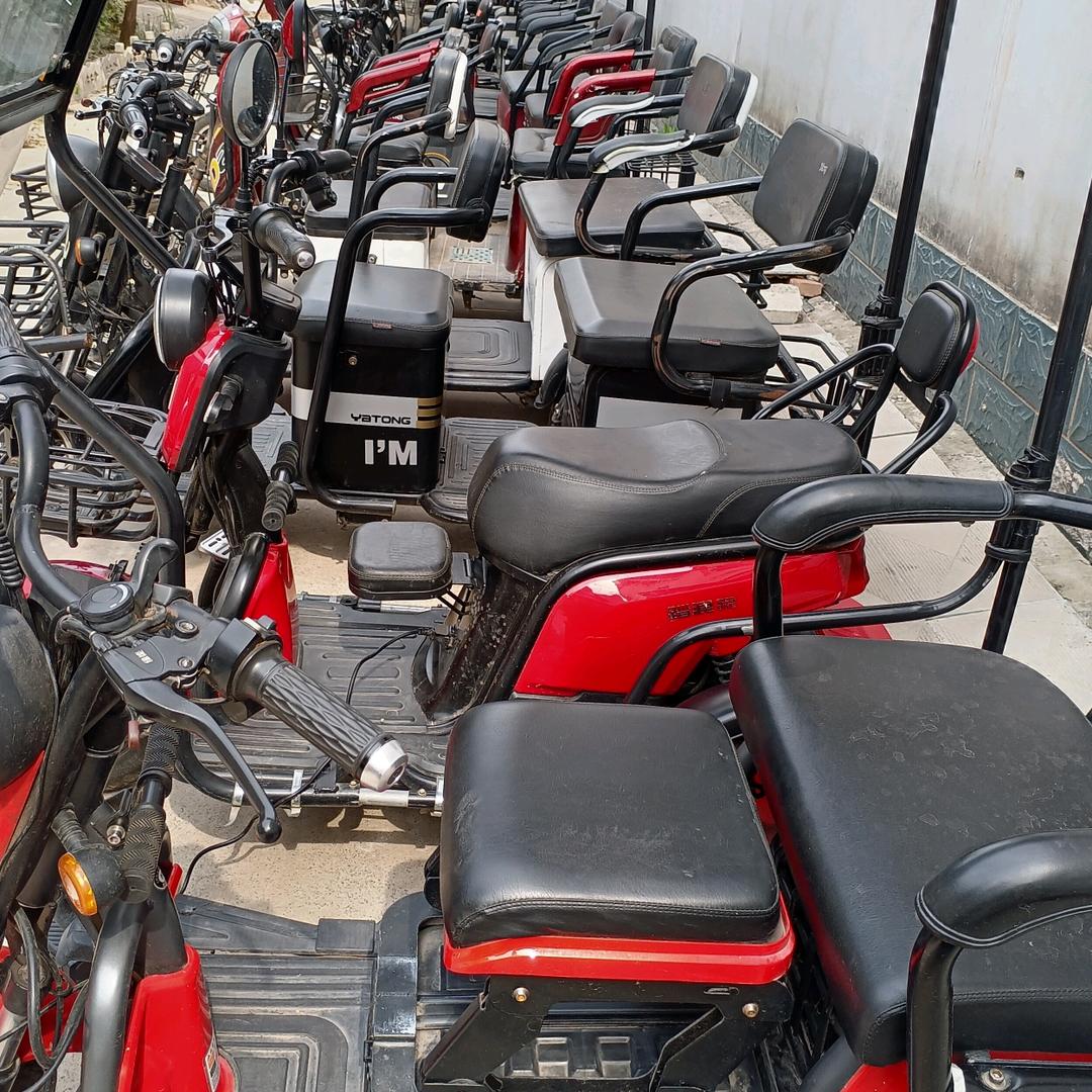 魏县四红二手车行