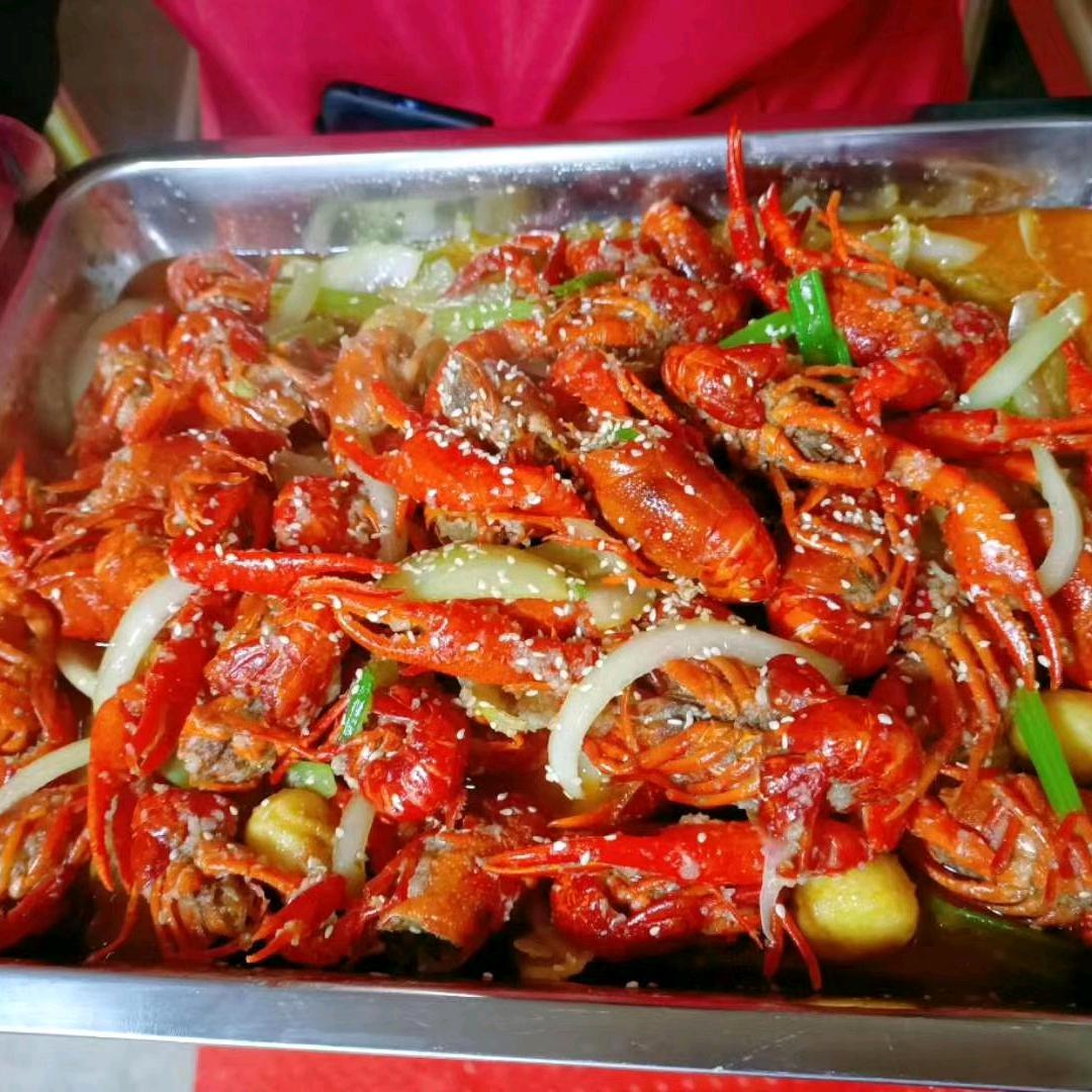 耿记侯子龙虾烧烤店