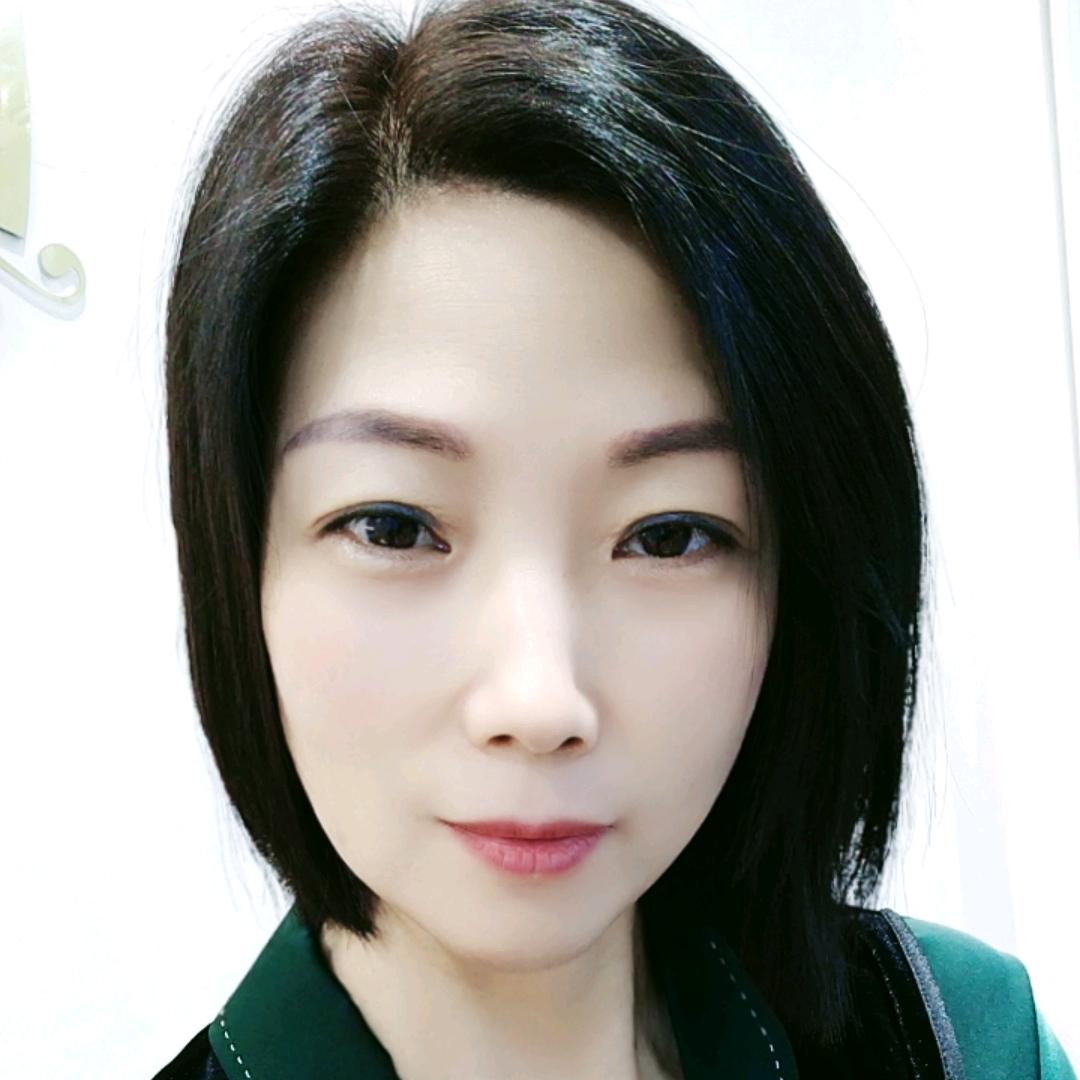 左姐：遵化市名裳服装