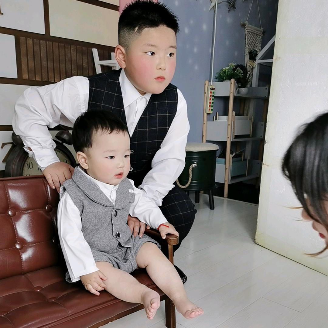 家有两个萌宝😄 ᭄ 😄 ᭄